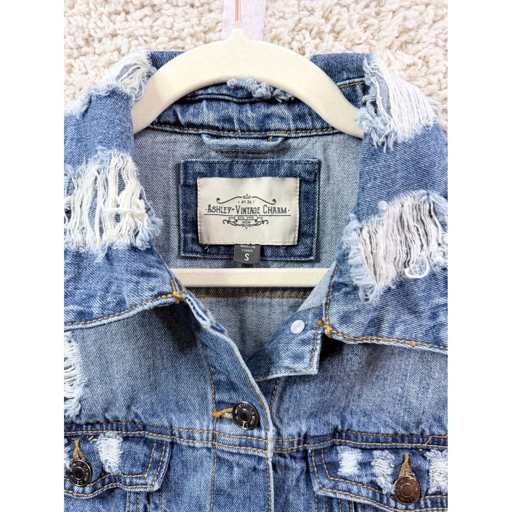 Womens Small Ashley Vintage Charm Denim Jacket Blue Distressed Trucker Jean Boho